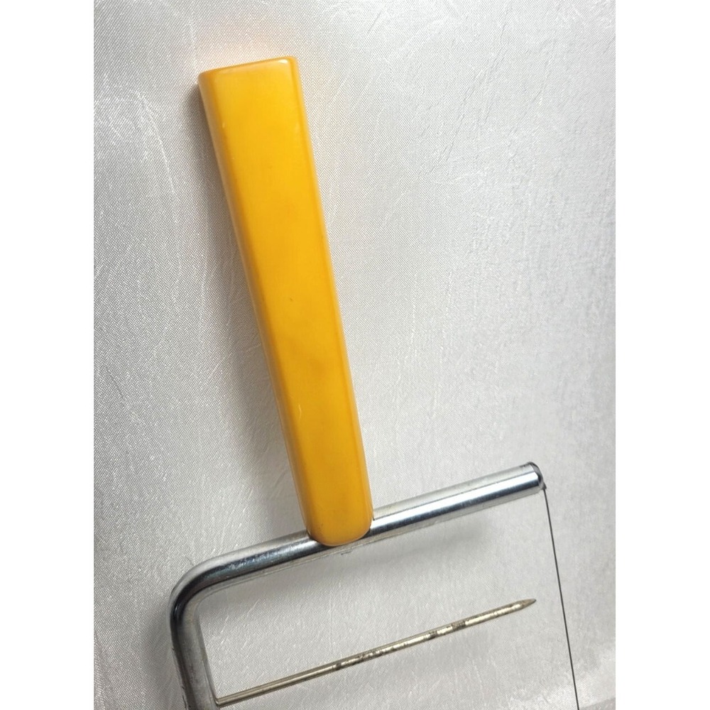 LOT 4 Vintage Yellow Bakelite Kitchen Utensils: Cake Slicer, Bottle Opener, + - Picture 2 of 6